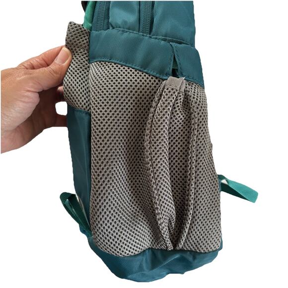 Embark 14 L Hydration Backpack Padded Shoulder Straps Turquoise Teal *Read* - Picture 11 of 16